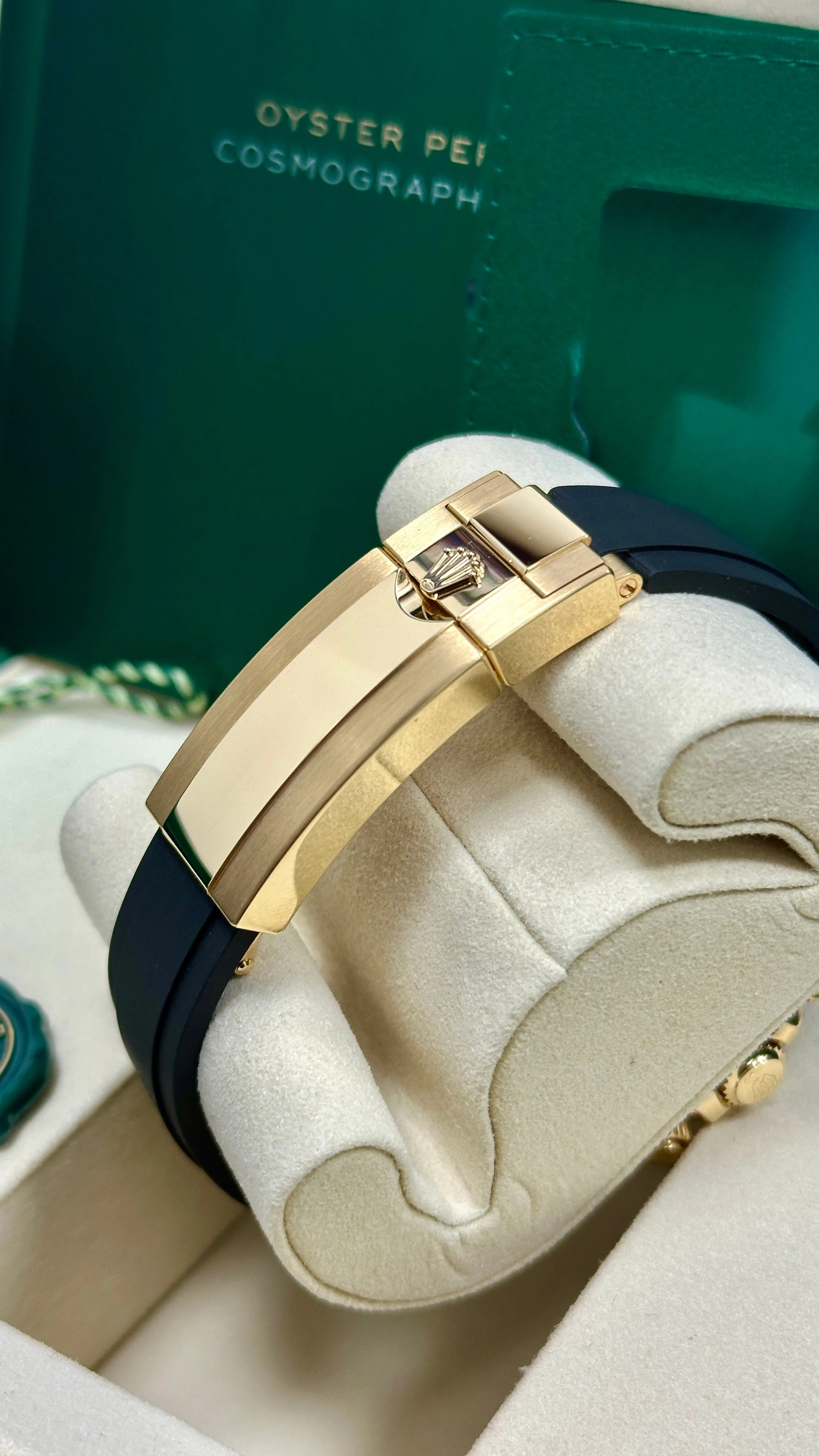 Rolex Cosmograph Daytona 40mm Yellow Gold White Dial Black Ceramic Bezel Oysterflex 126518LN – New 2025 - Image 4