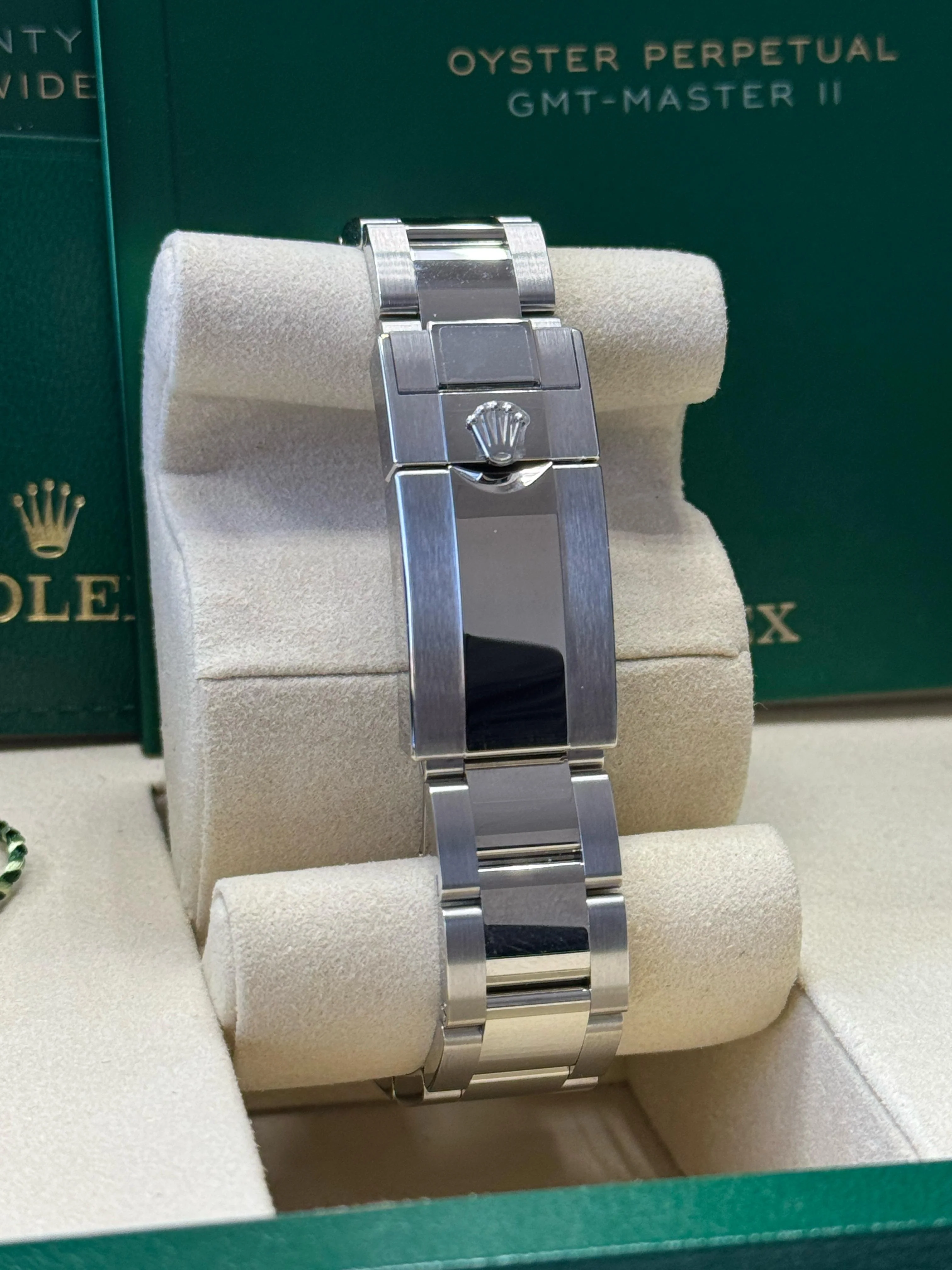 Rolex GMT-Master II "Batman" 40mm Black Dial Blue and Black Bezel Oyster Bracelet 126710BLNR – New 2025 / 2026 - Image 6