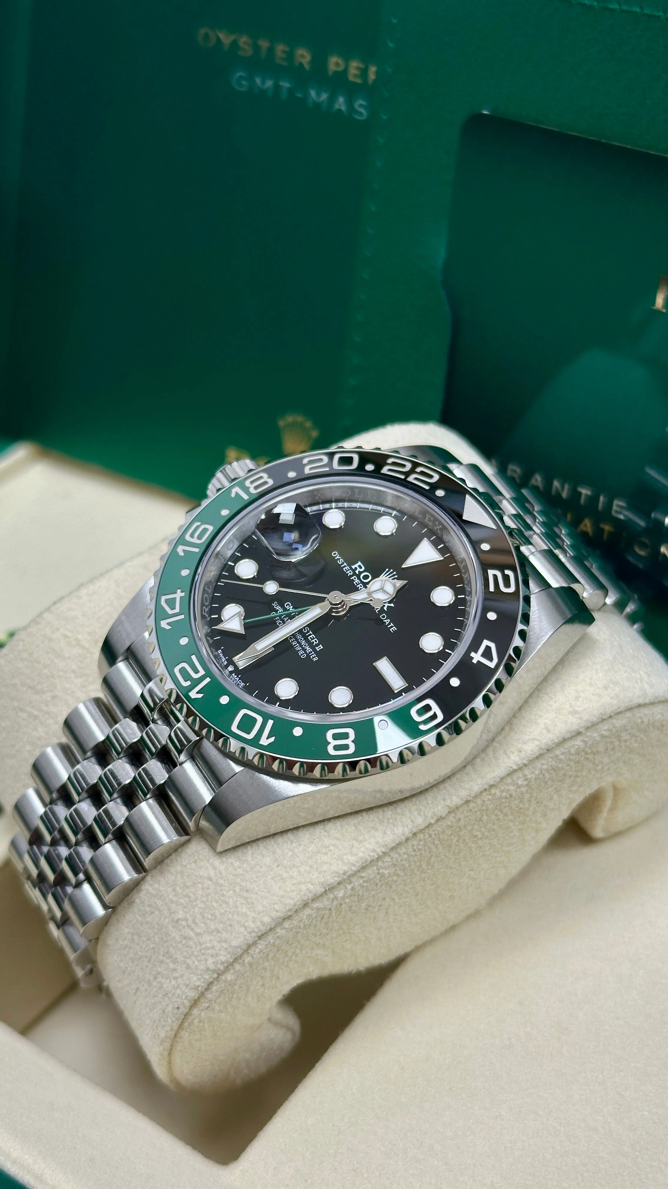 Rolex GMT-Master II "Lefty Sprite" 40mm Left-Handed Black Dial Green and Black Bezel Jubilee Bracelet 126720VTNR – New 2025 / 2026 - Image 4