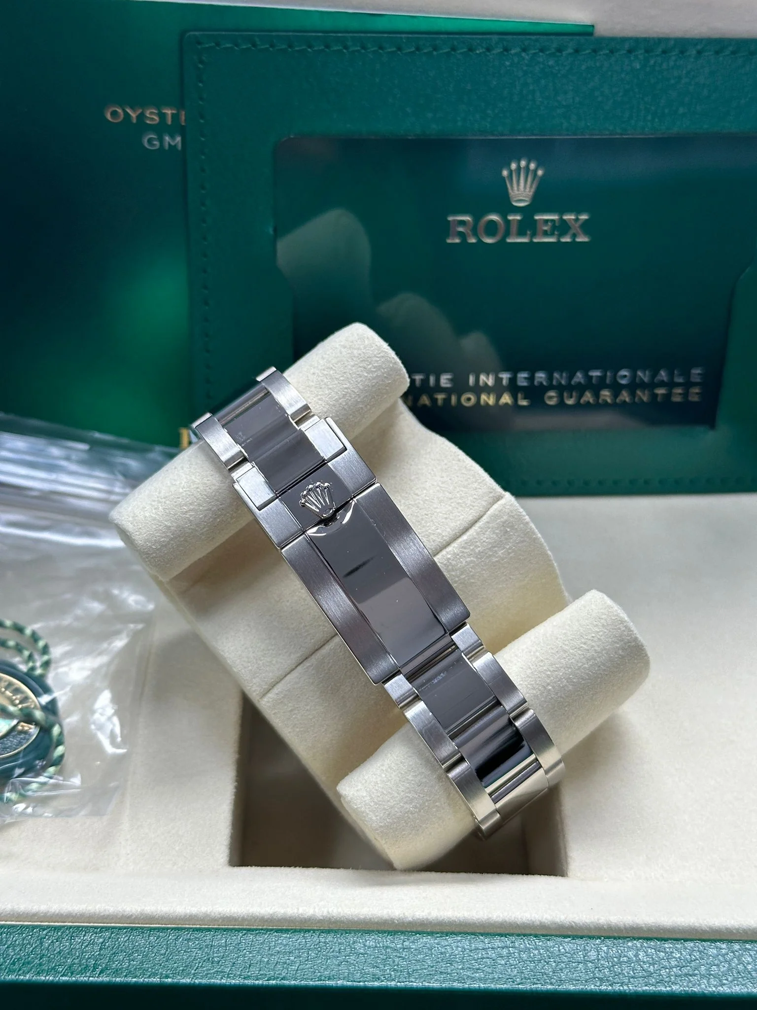 Rolex GMT-Master II "Pepsi" 40mm White Gold Blue Dial Blue and Red Bezel Oyster Bracelet 126719BLRO – New 2025 - Image 7