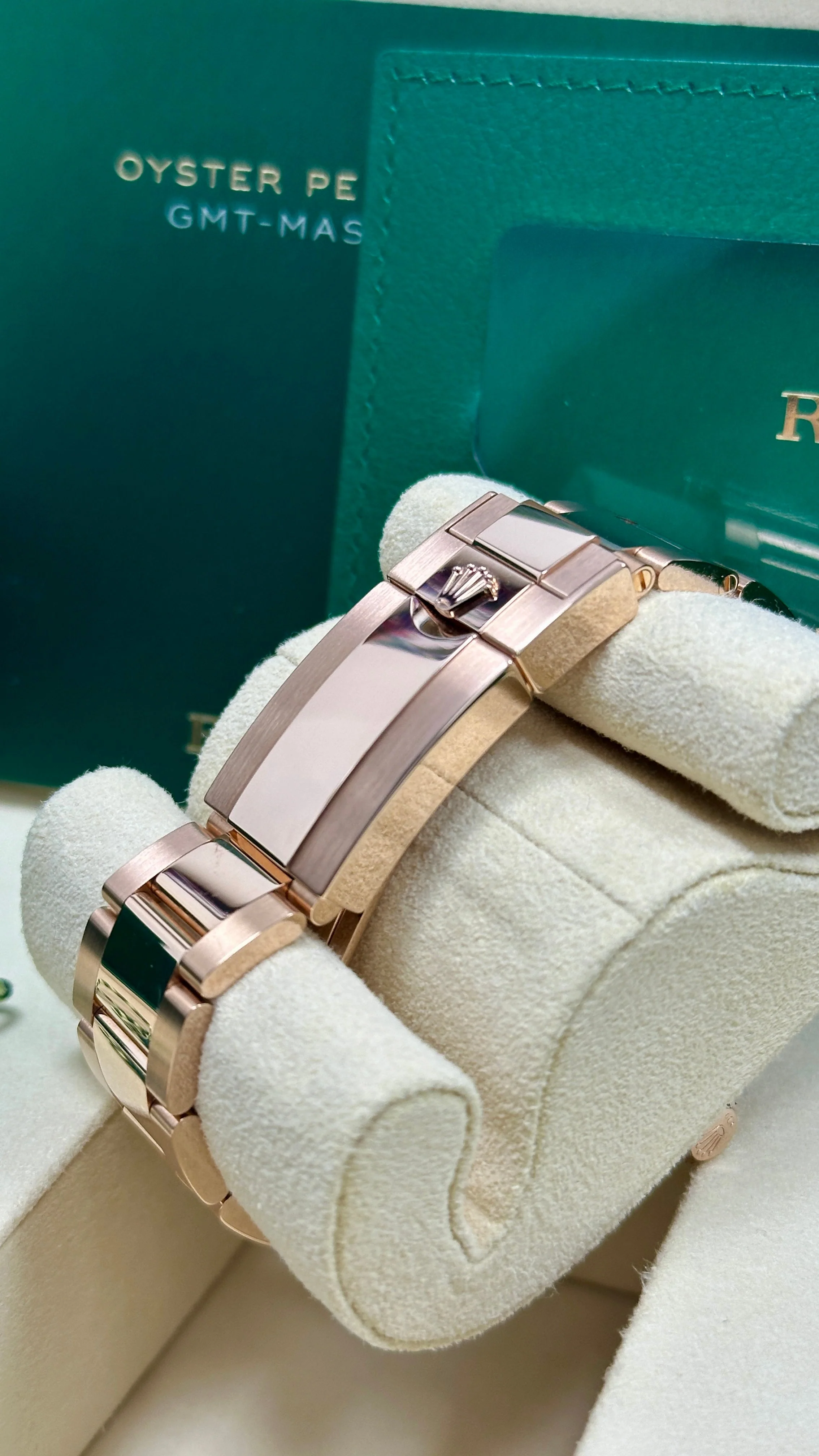 Rolex GMT-Master II "Root Beer" 40mm Everose Gold Black Dial Brown and Black Bezel Oyster Bracelet 126715CHNR – New 2025 / 2026 - Image 4