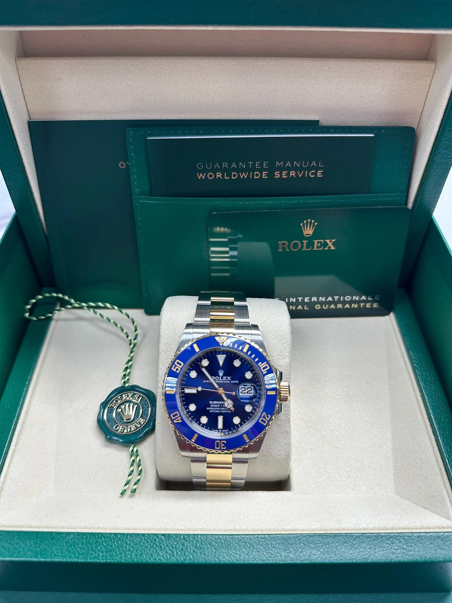 Rolex Submariner "Bluesy" 41mm Two-Tone Yellow Gold Blue Dial Blue Bezel 126613LB – New 2025 / 2026 - Image 3