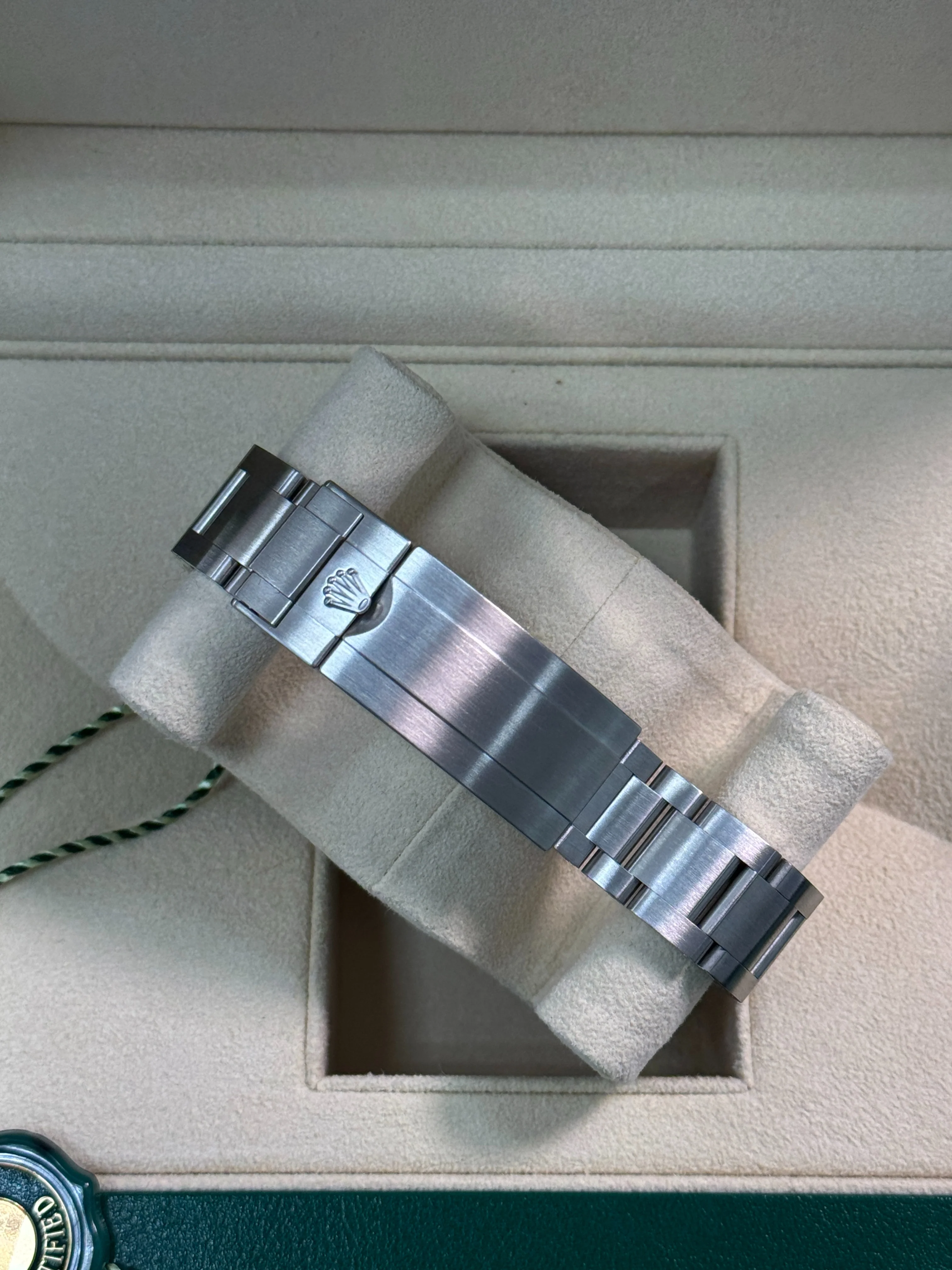 Rolex Submariner "Hulk" 40mm Stainless Steel Green Dial Green Bezel  - 116610LV - Mint 2018 - Image 6