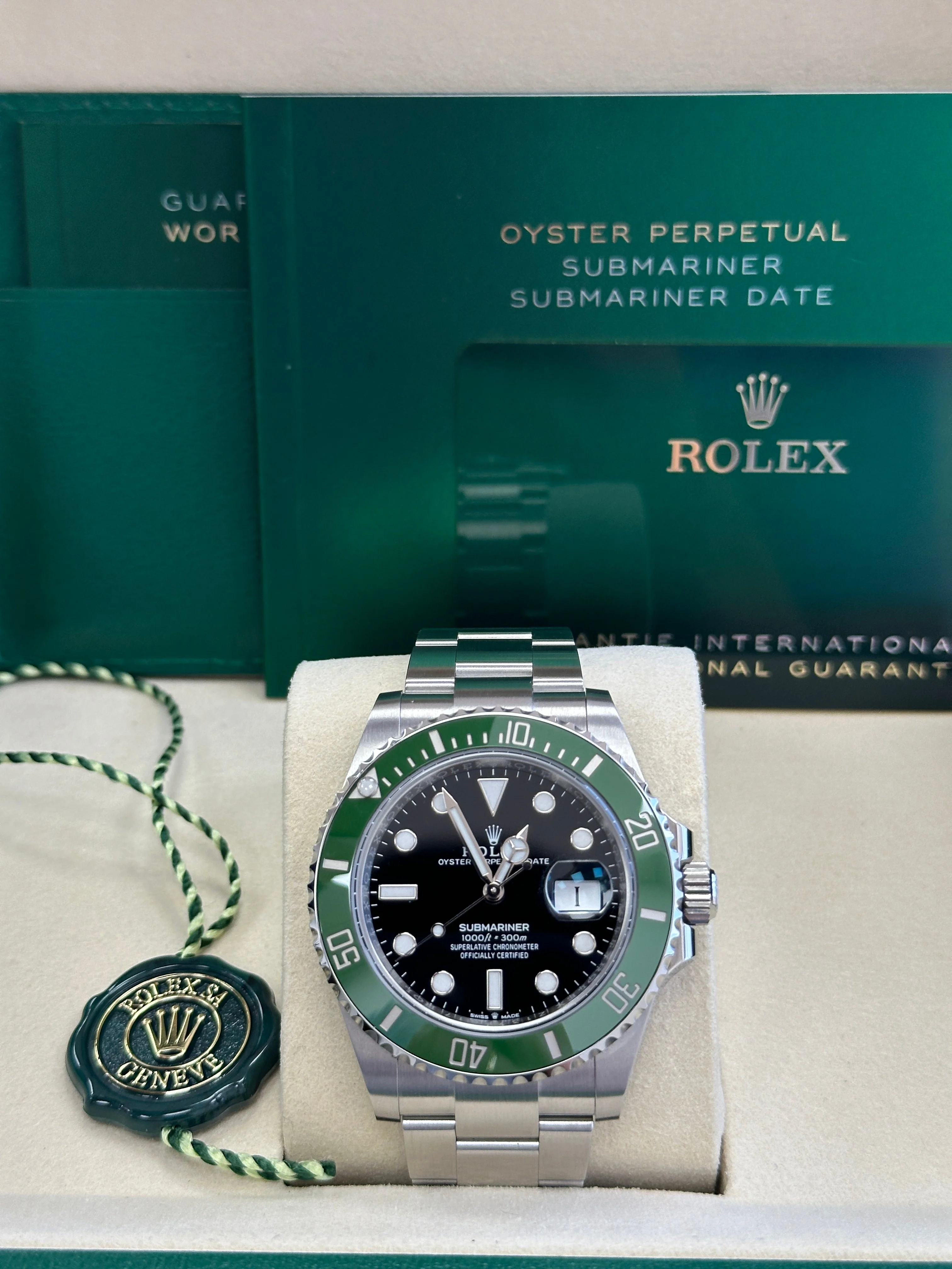 Rolex Submariner "Starbucks/Kermit" 41mm Black Dial Green Bezel 126610LV – New 2025 / 2026 - Image 3